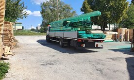 Výroba stavebného reziva s dovozom s hydraulickou rukou | Miritrade Veľké Ripňany
